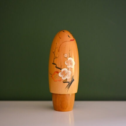 בובת קוקשי יפנית יצירתית