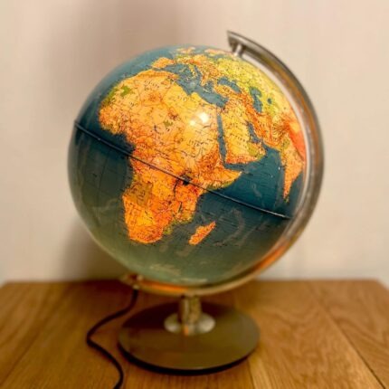 גלובוס בעברית הוצאת יבנה וינטג׳